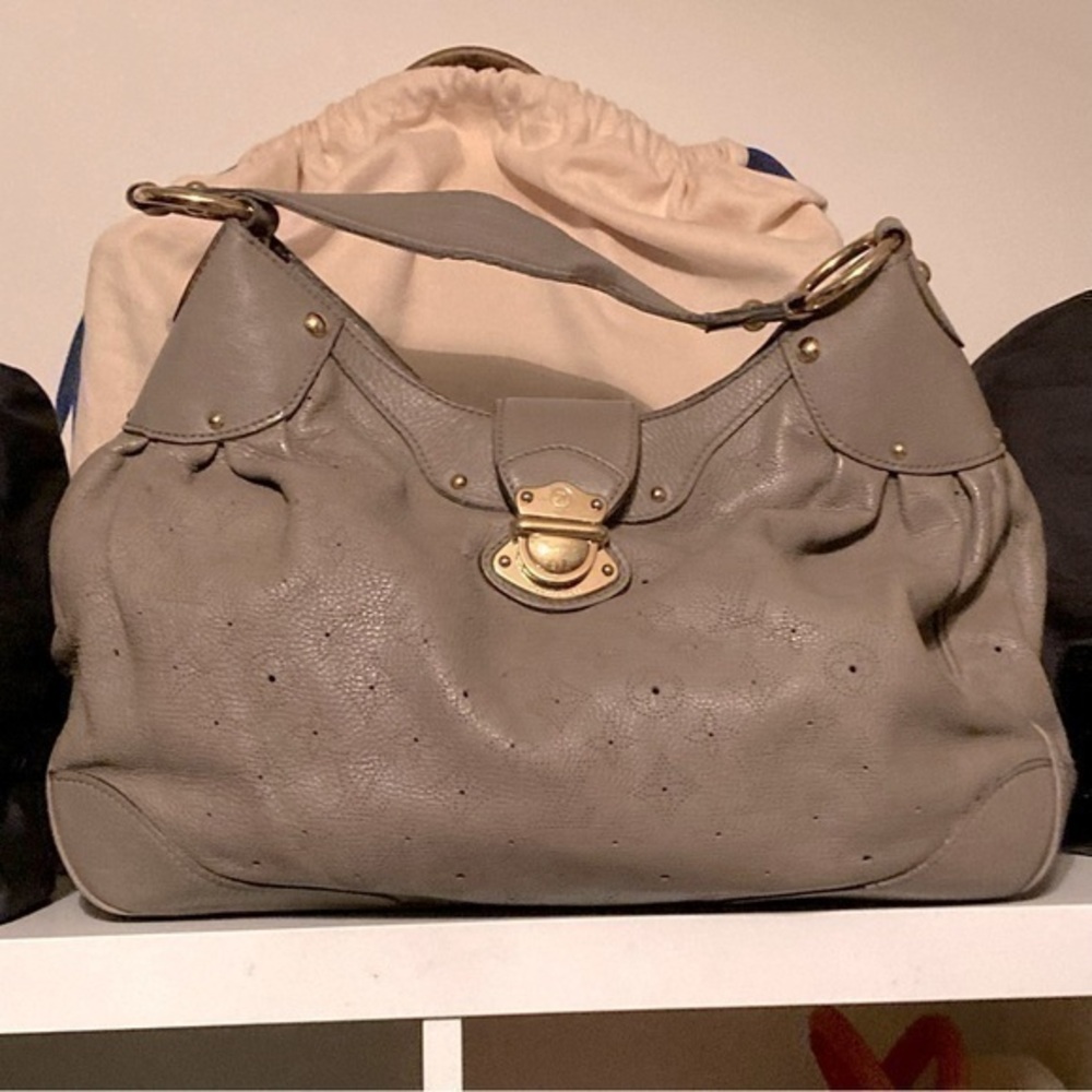 LOUIS VUITTON Solar PM Mahina Leather Grey taupe leather bag purse M93124